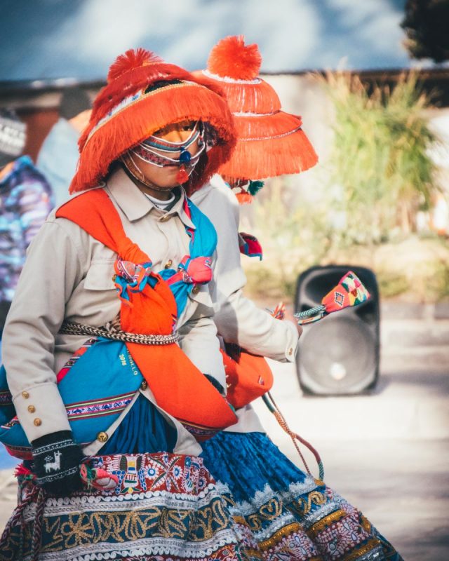 Yanque children dancing